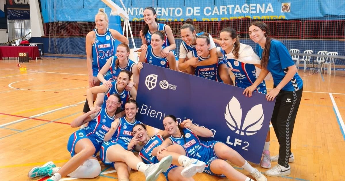 El Ayuntamiento de Alicante recibe al Unidad de Reproducción Vistahermosa Lucentum por su ascenso a LF2